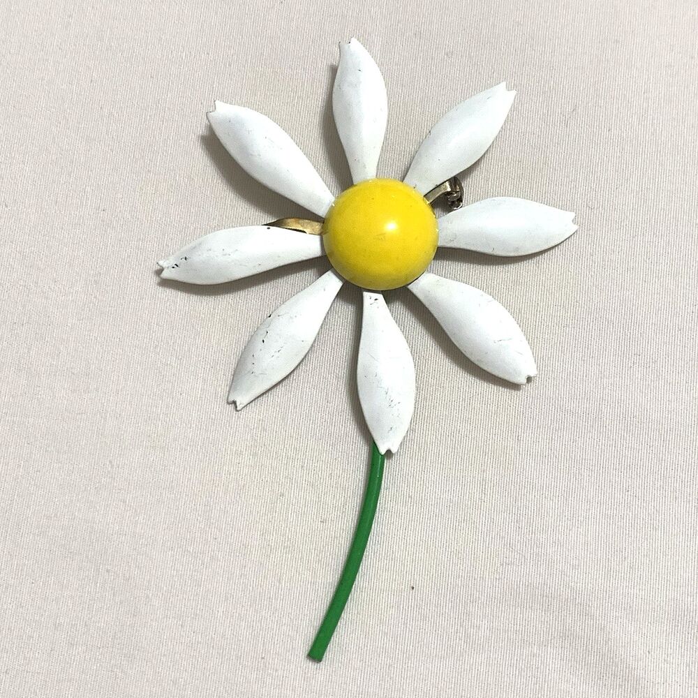 Vintage Daisy Pin Brooch Retro 1960’s Metal White Yellow Enamel